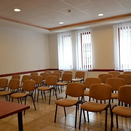 Althann Vendeghaz Es Konferencia Koezpont Vác